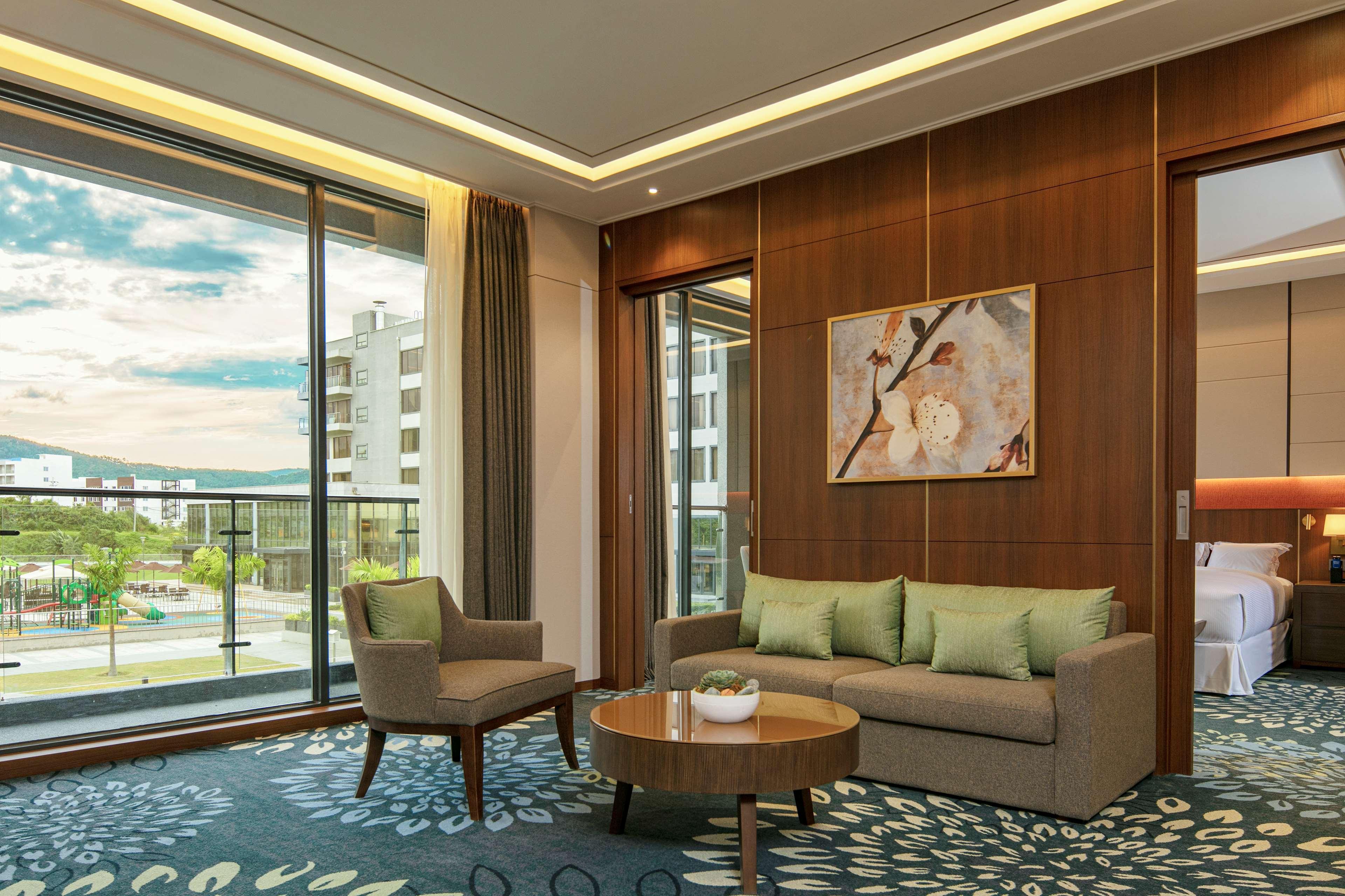 Hilton Clark Sun Valley Resort Clark Field Esterno foto