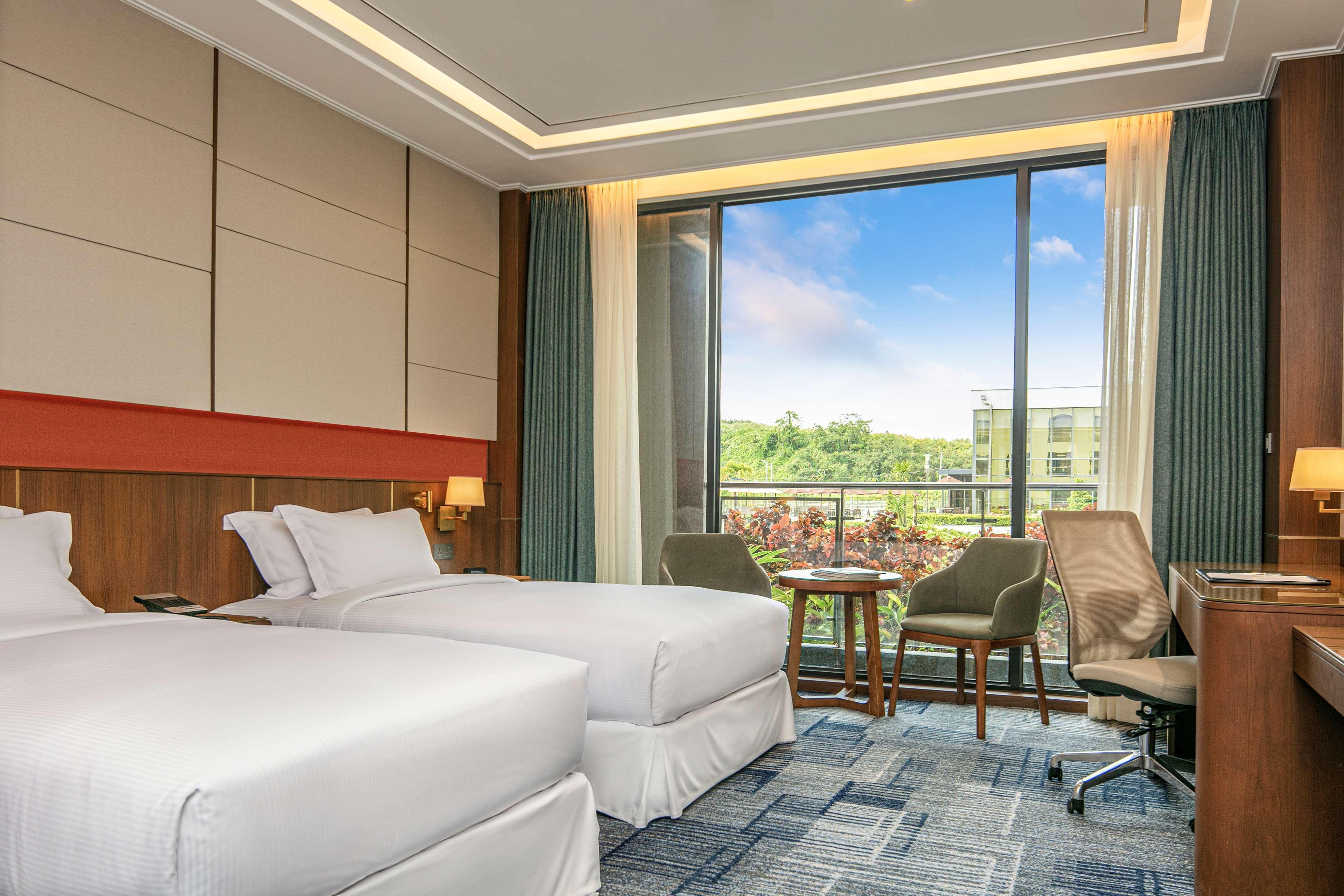 Hilton Clark Sun Valley Resort Clark Field Esterno foto