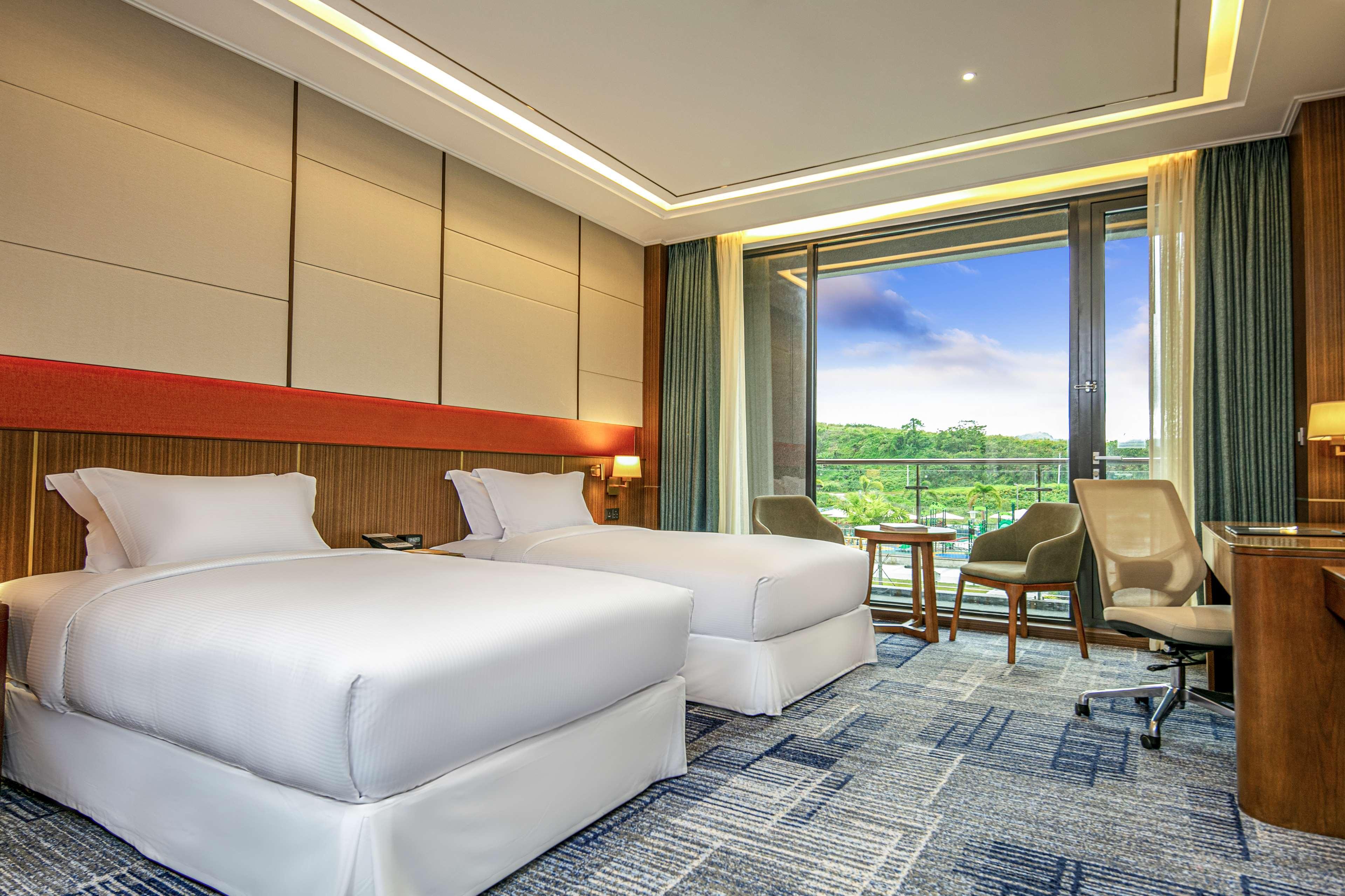 Hilton Clark Sun Valley Resort Clark Field Esterno foto