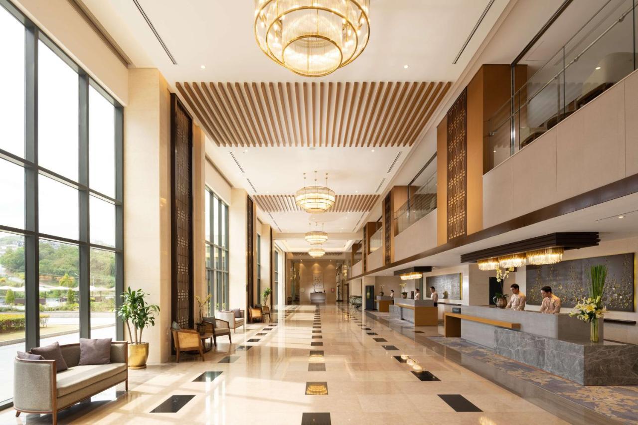 Hilton Clark Sun Valley Resort Clark Field Esterno foto