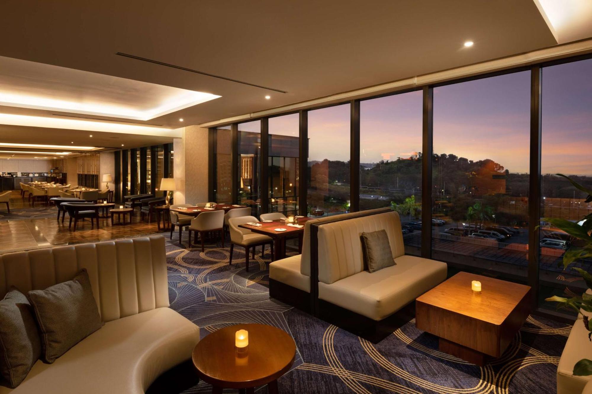 Hilton Clark Sun Valley Resort Clark Field Esterno foto
