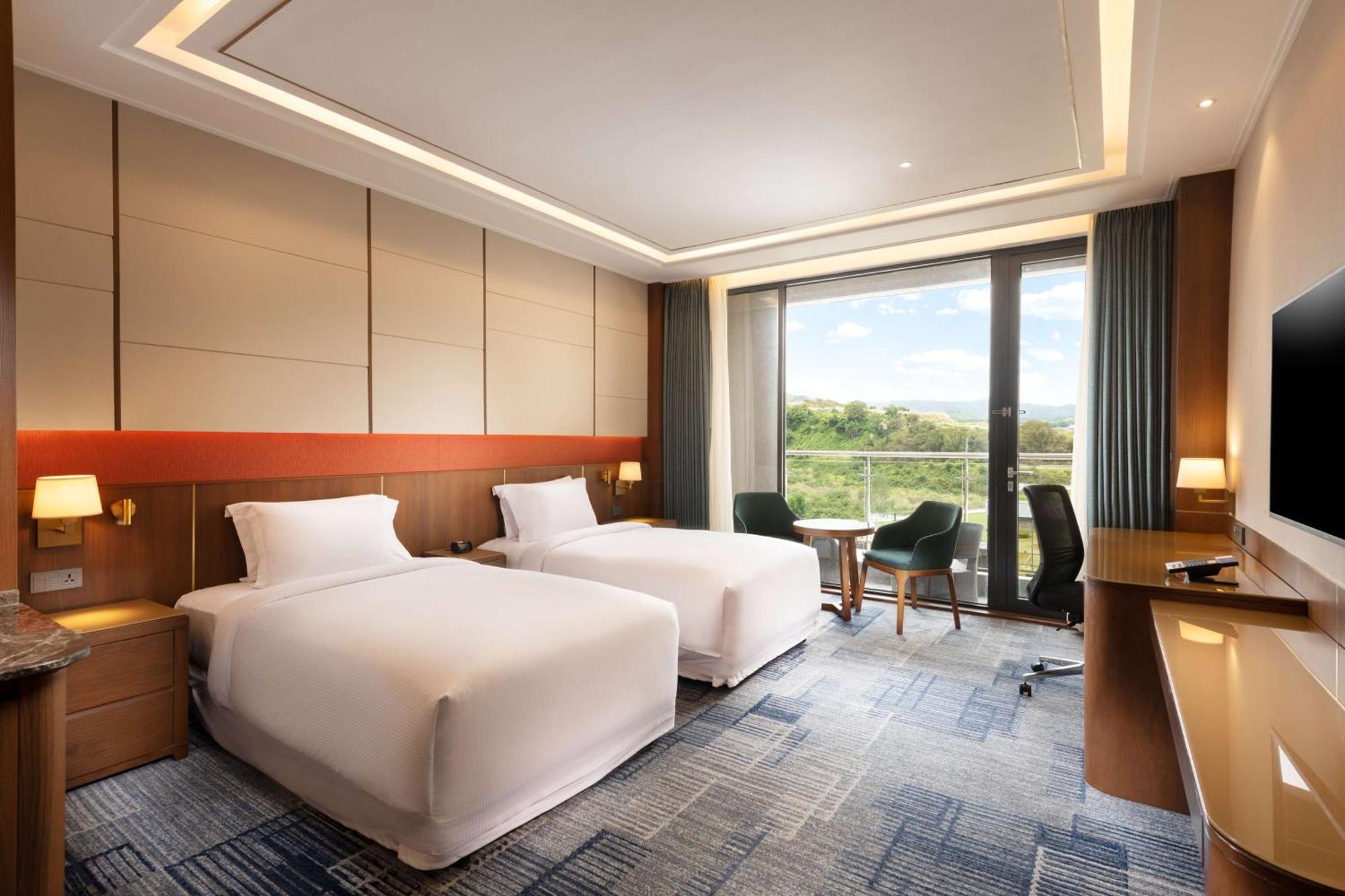 Hilton Clark Sun Valley Resort Clark Field Esterno foto