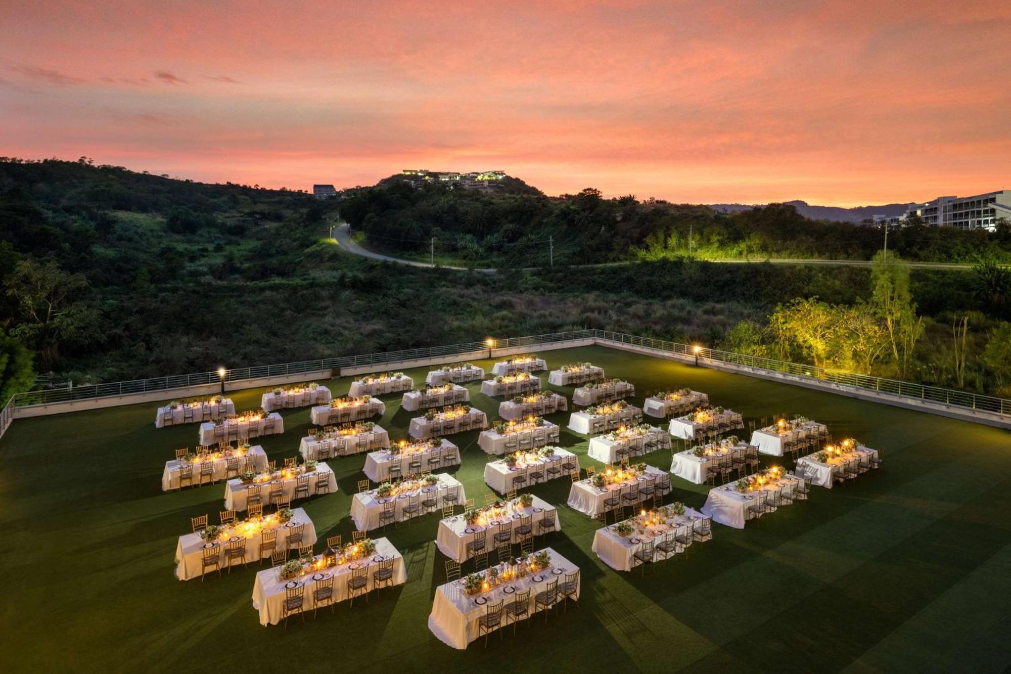 Hilton Clark Sun Valley Resort Clark Field Esterno foto