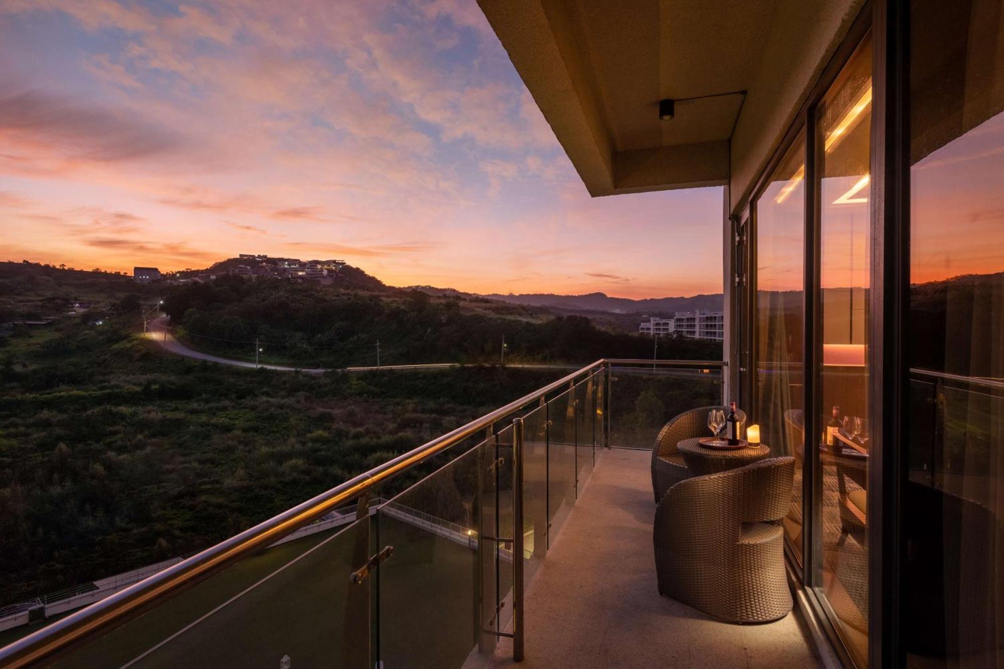 Hilton Clark Sun Valley Resort Clark Field Esterno foto