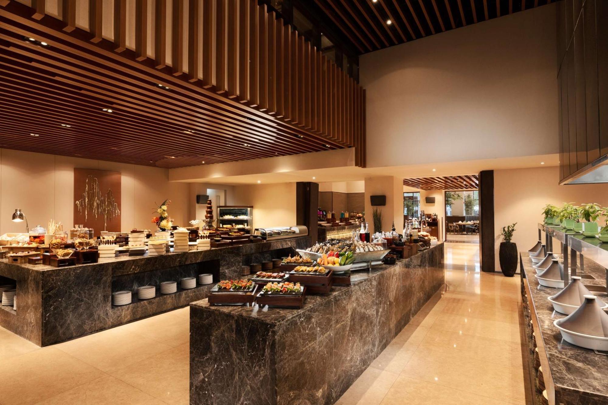 Hilton Clark Sun Valley Resort Clark Field Esterno foto
